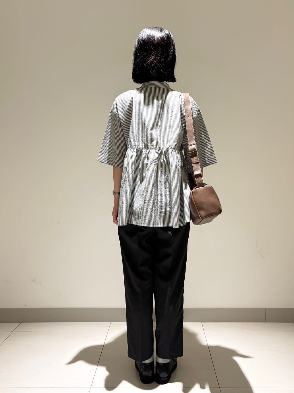 mayuさんの「Dessin｜【洗える／体型カバー】バンドカラーペプラムブラウス」を使ったコーディネート