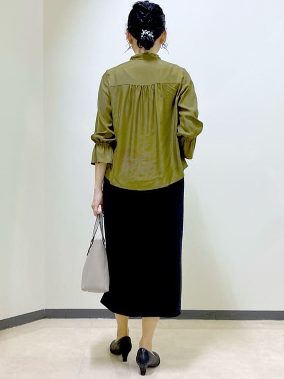  beni_gingerさんの「Reflect｜【キレイめスタイル／通勤におすすめ◎】ボウタイシャンブレーカラーブラウス」を使ったコーディネート
