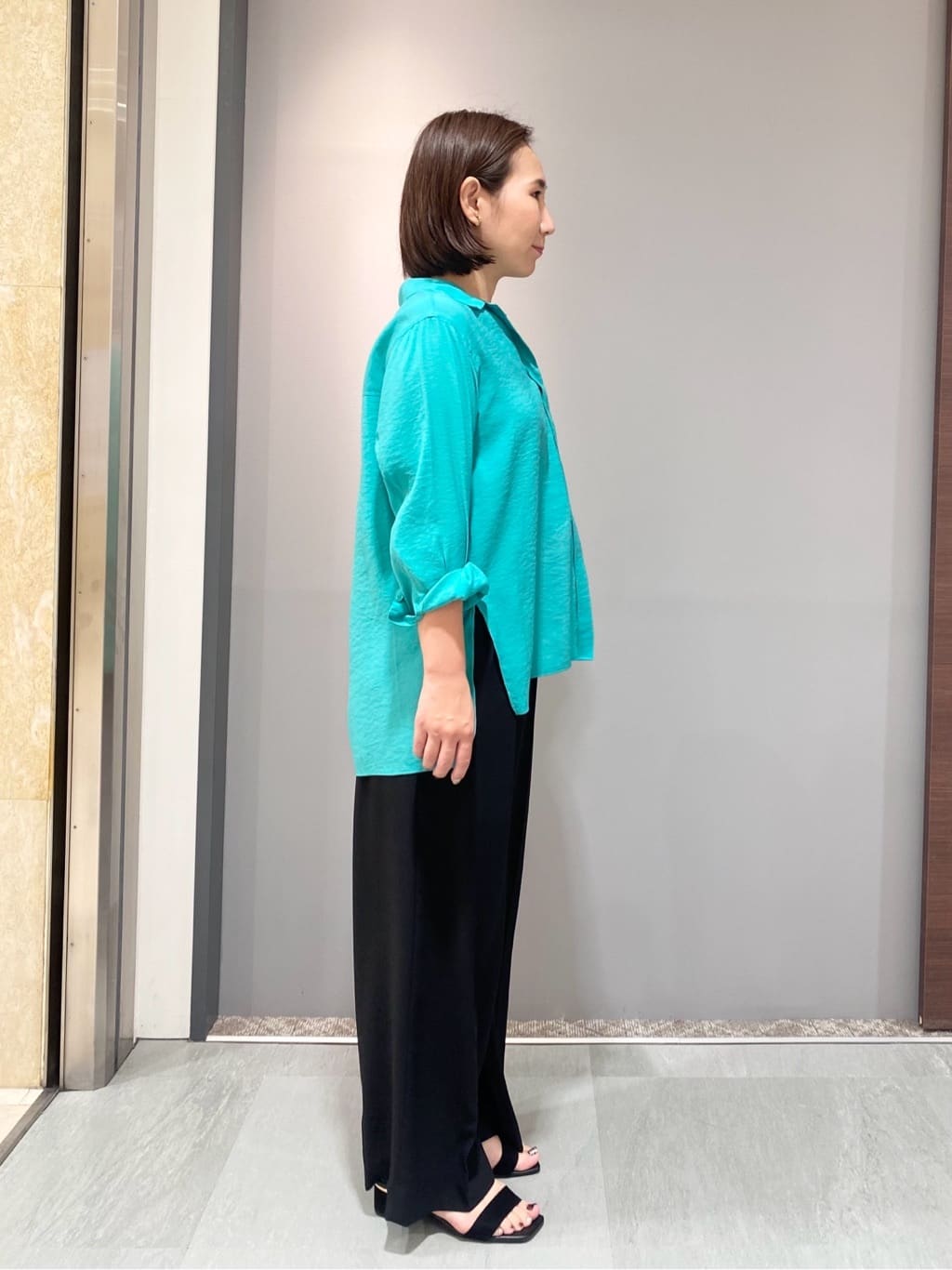 YUKARIさんの「INDIVI｜【体型カバー／清涼感】シアーオーバーシャツ」を使ったコーディネート