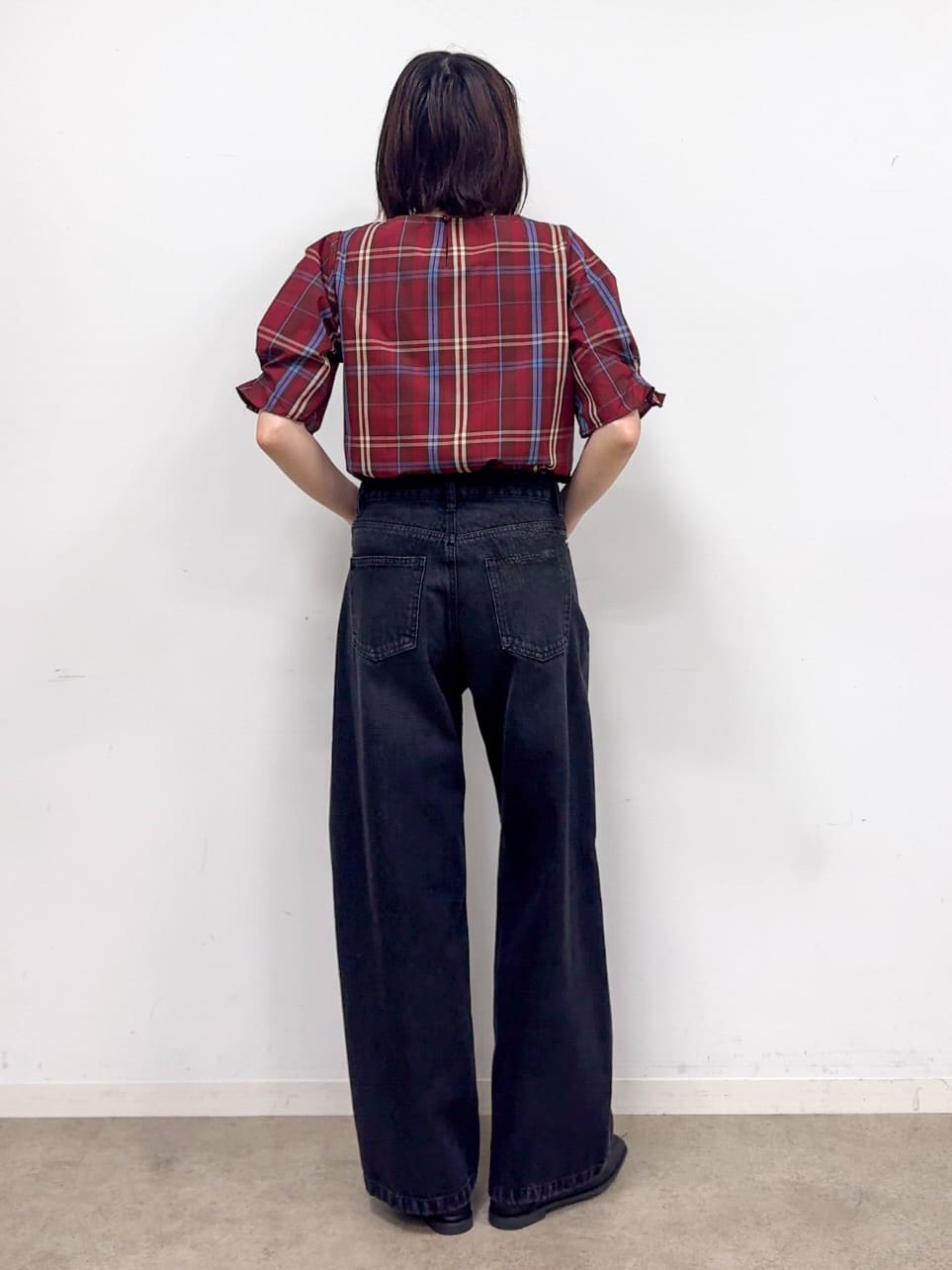 𝐜𝐡𝐢𝐤𝐚さんの「SHOO･LA･RUE｜【S-LL/5分袖】お袖タックできれいに魅せる 大人のチェックブラウス」を使ったコーディネート