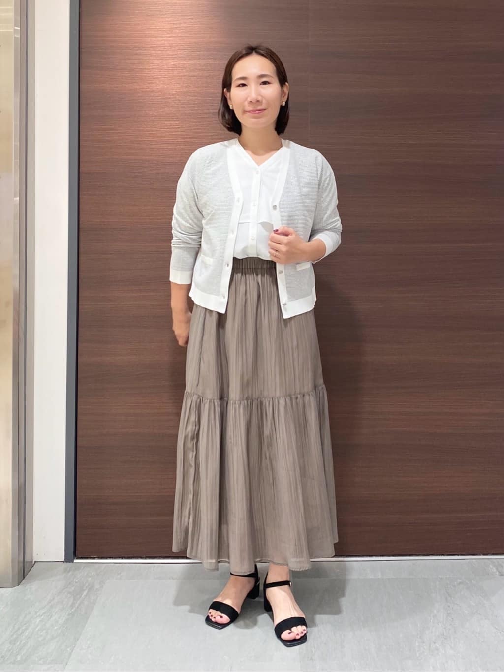 YUKARIさんの「INDIVI｜【羽織りとしても活躍！】ケープカラーブラウス」を使ったコーディネート
