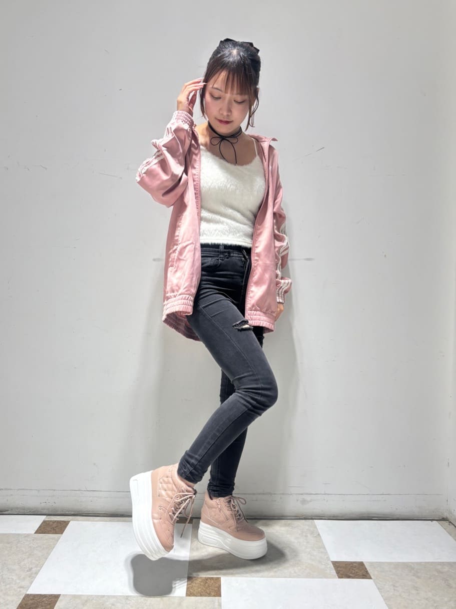 せらら⭐️さんの「ESPERANZA｜【EC先行販売】きゅんフィット厚底フラットキルティングスタッズスニーカー」を使ったコーディネート
