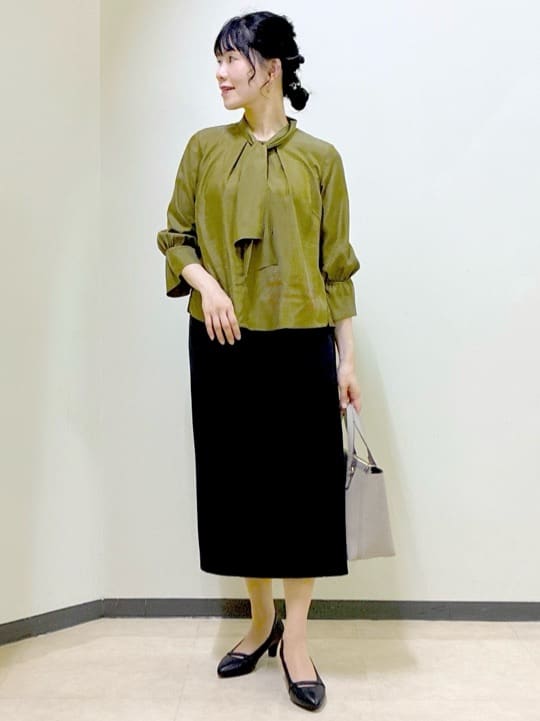  beni_gingerさんの「Reflect｜【キレイめスタイル／通勤におすすめ◎】ボウタイシャンブレーカラーブラウス」を使ったコーディネート