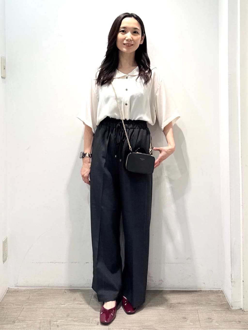 yuicciさんの「OPAQUE.CLIP｜ヴィンテージサテンセーラーカラーブラウス【洗濯機洗い可】」を使ったコーディネート