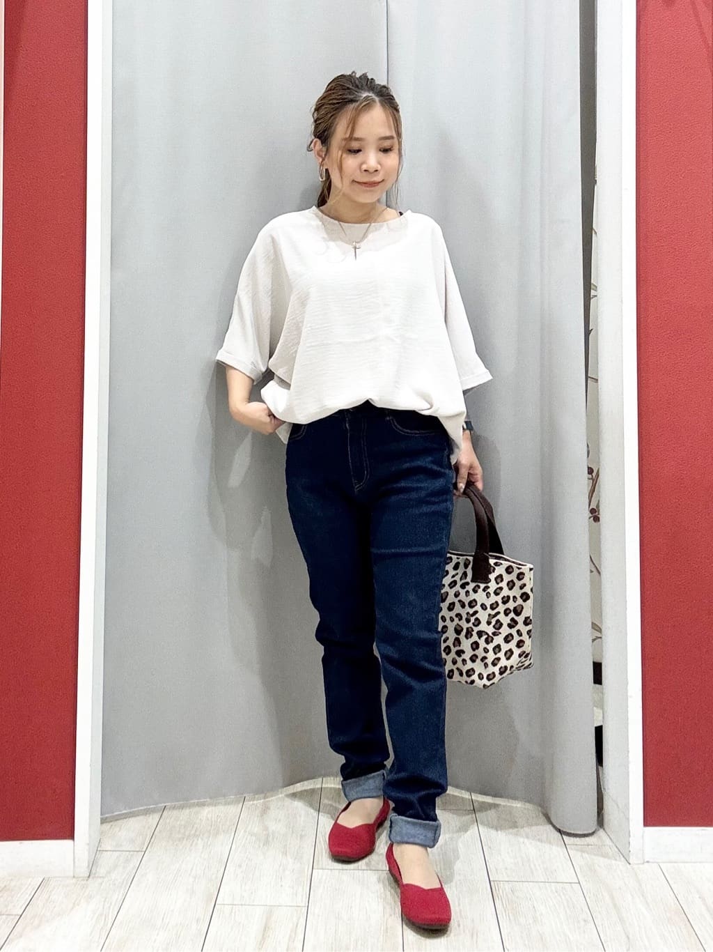 shioさんの「SHOO･LA･RUE｜【洗濯後しわになりにくい】さらっとタッチの 5分袖ドルマンブラウス」を使ったコーディネート
