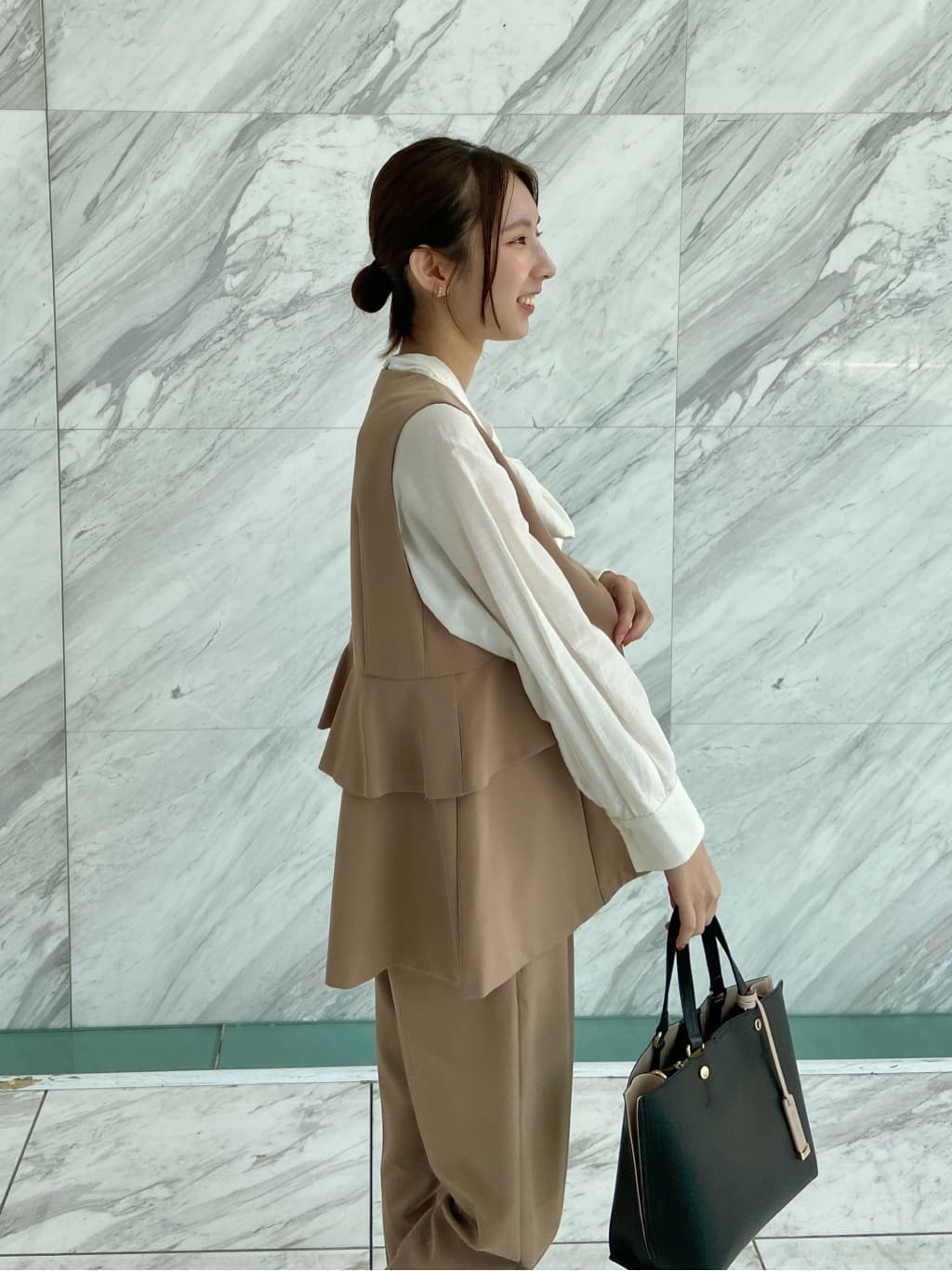 めぐさんの「OPAQUE.CLIP｜フリルペプラムジレ／セットアップ対応可【洗濯機洗い可】」を使ったコーディネート