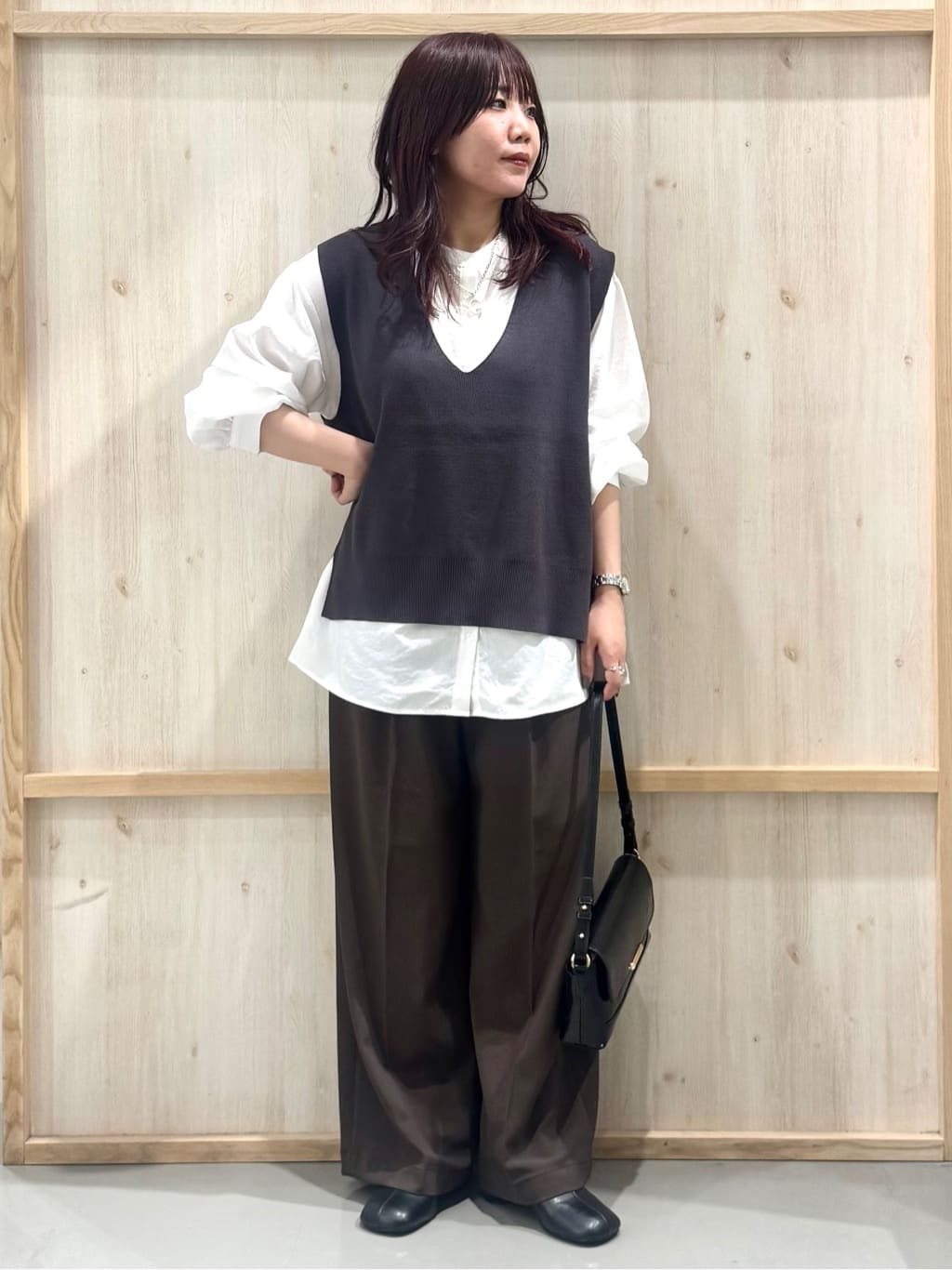 nanaさんの「THE SHOP TK｜【春まで着られる】ニットベスト＆ブラウスセット/洗濯機OK」を使ったコーディネート