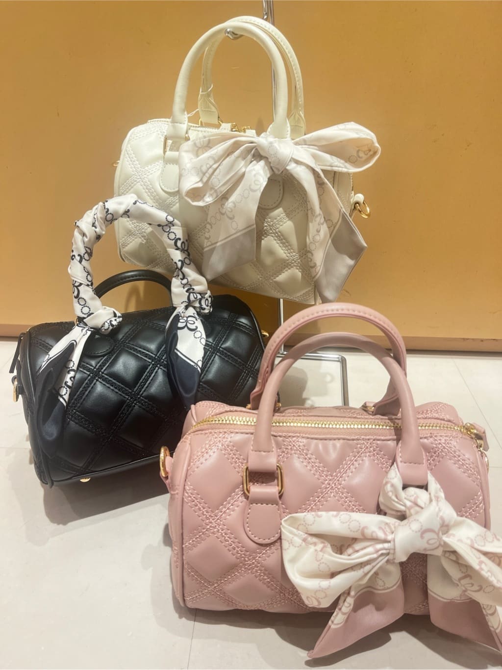 このかさんの「ESPERANZA｜【EC先行販売】きゅんフィット厚底フラットキルティングスタッズスニーカー」を使ったコーディネート
