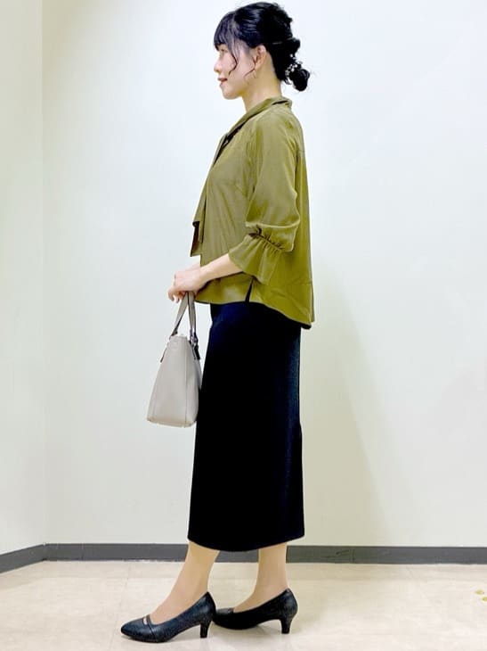  beni_gingerさんの「Reflect｜【キレイめスタイル／通勤におすすめ◎】ボウタイシャンブレーカラーブラウス」を使ったコーディネート