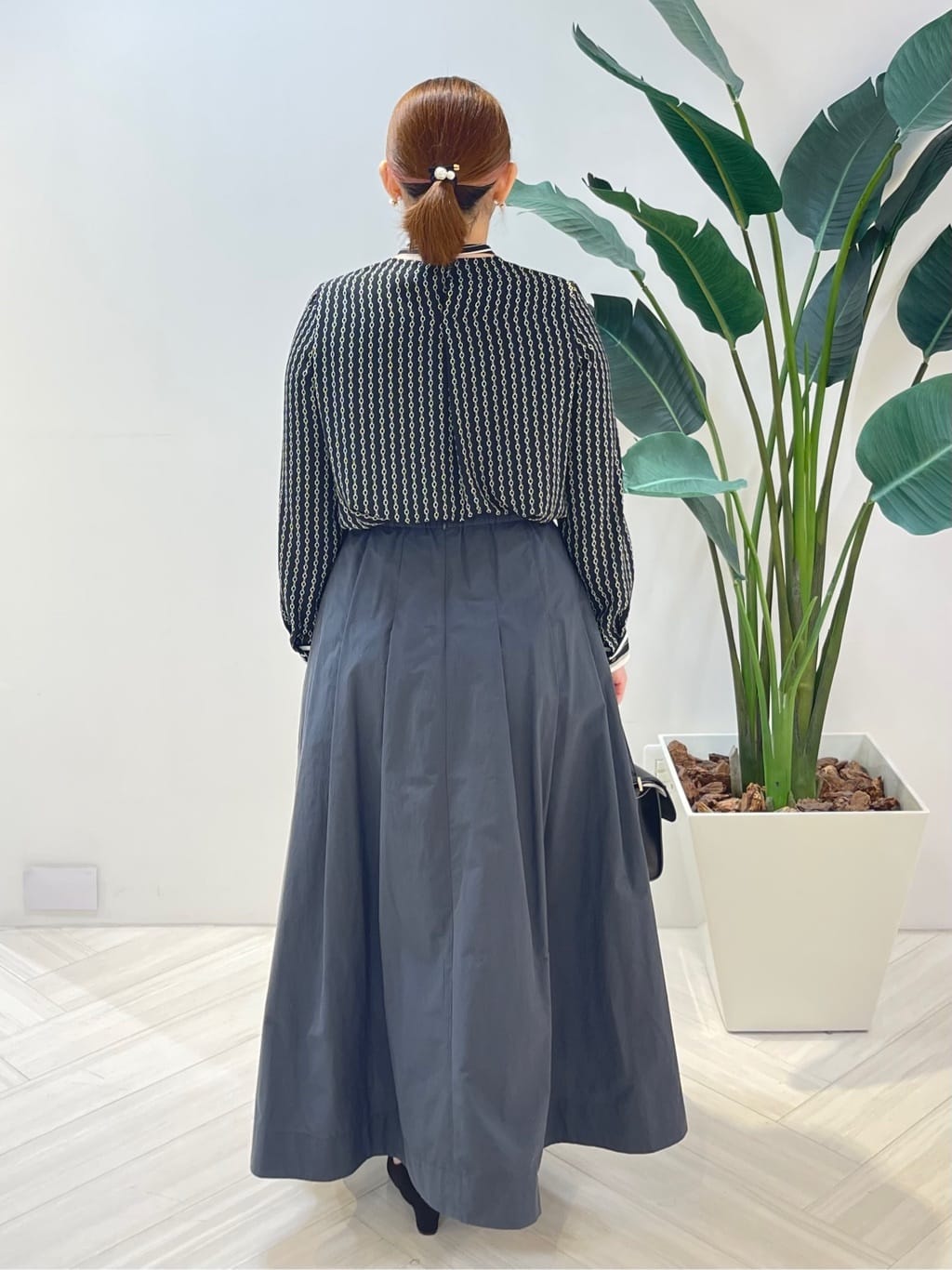 Tomoさんの「UNTITLED｜【手洗い可／日本製】チェーン柄ブラウス」を使ったコーディネート