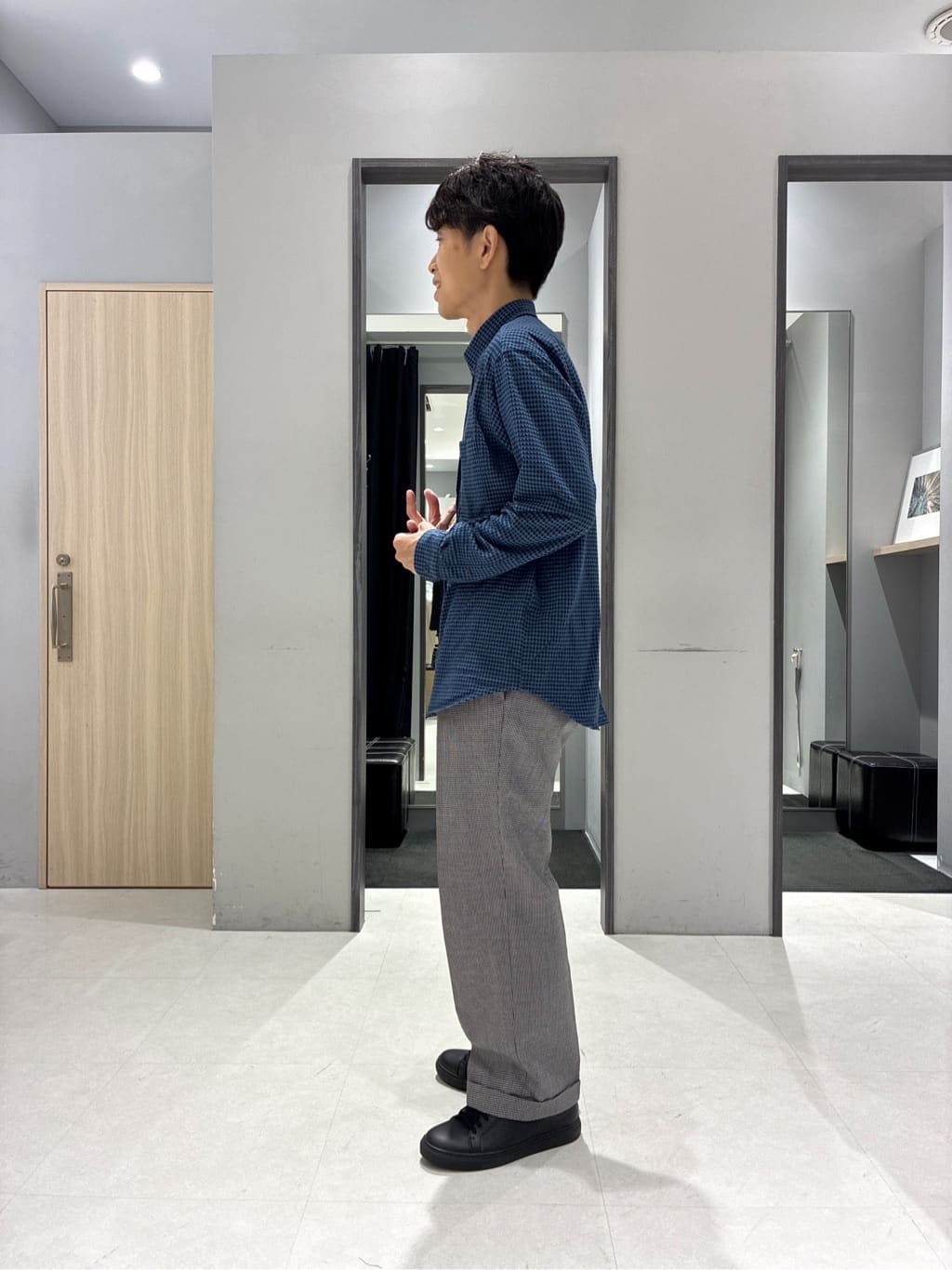 わいずみさんの「TAKEO KIKUCHI｜【3D ナイロン ストレッチ】ジップアップ フードブルゾン」を使ったコーディネート