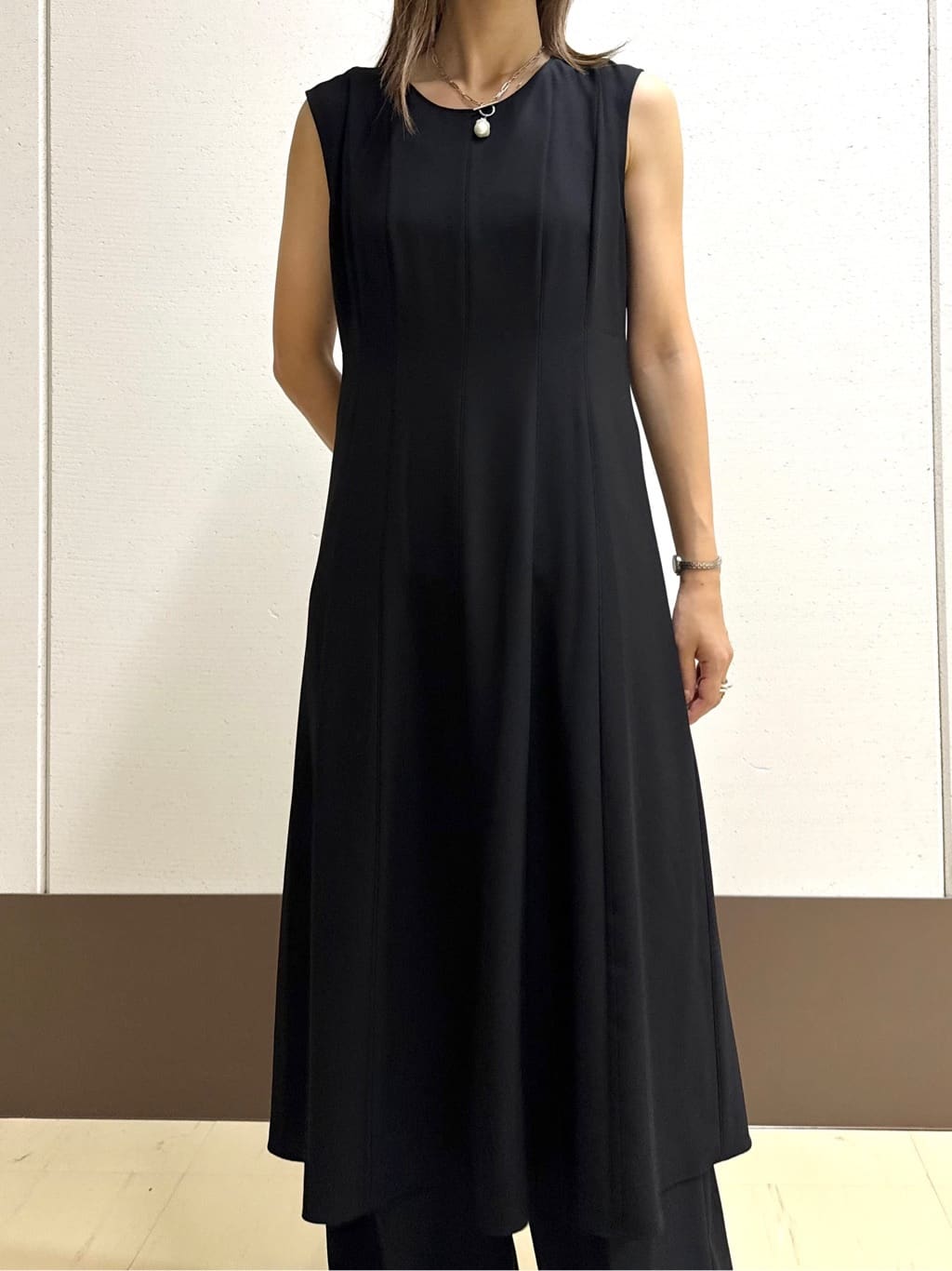 mamiさんの「INDIVI｜【美シルエット】ノースリーブワンピース」を使ったコーディネート