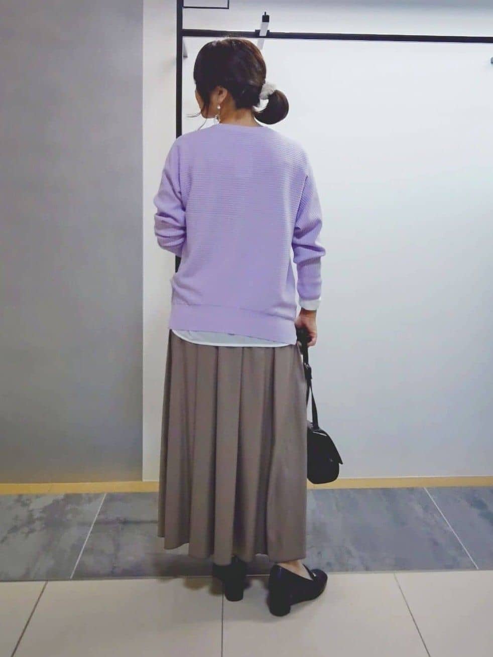 TOMOMIさんの「INDIVI｜レザー調ギャザースカート」を使ったコーディネート