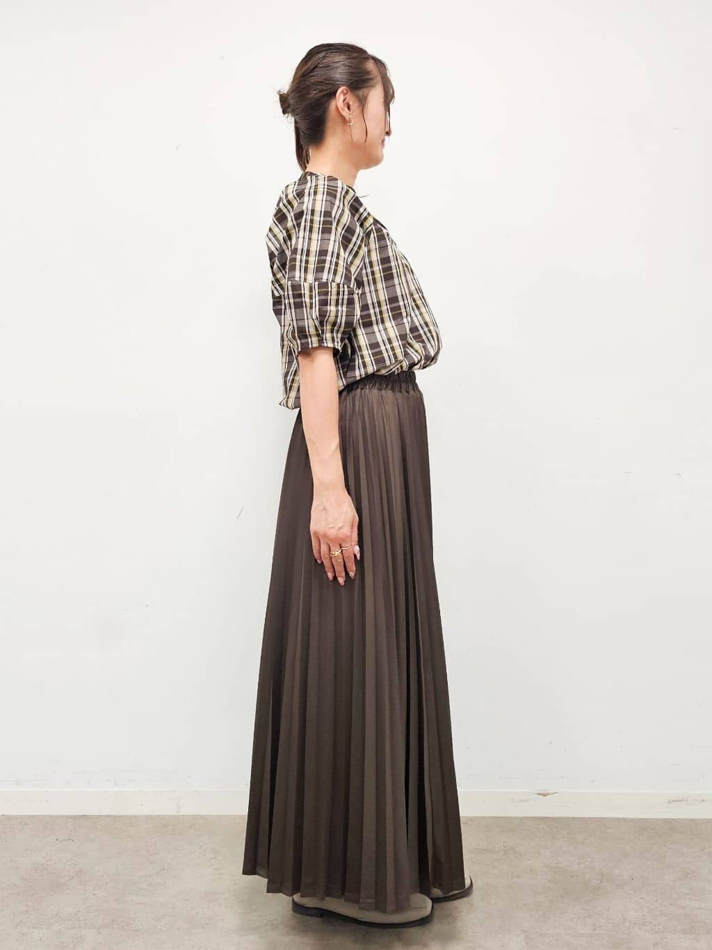 ゆゆさんの「SHOO･LA･RUE｜【S-LL/洗濯後しわになりにくい】ランタンスリーブで女性らしく 5分袖スキッパーブラウス」を使ったコーディネート