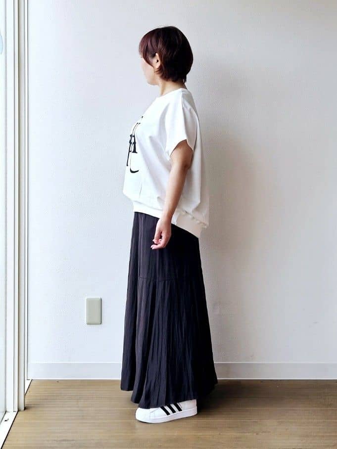 やじまさんの「UNTITLED｜【CHIGNON】別注 ミニ裏毛フレンチスリーブプルオーバー」を使ったコーディネート