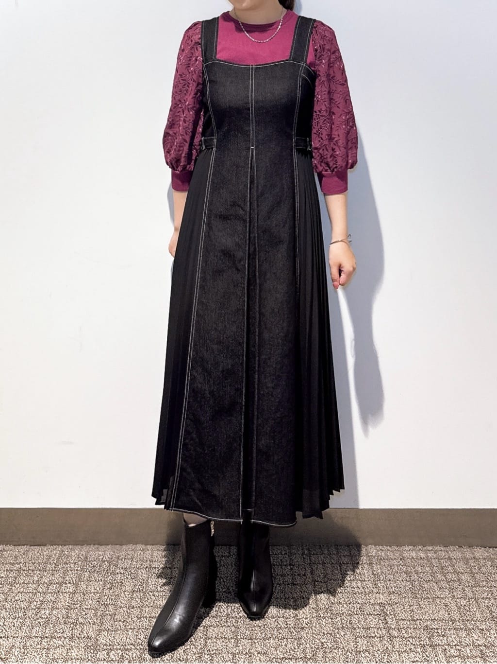 みーさんの「grove｜【二の腕カバー】繊細さと上品さをまとう袖刺繍プルオーバーニット」を使ったコーディネート
