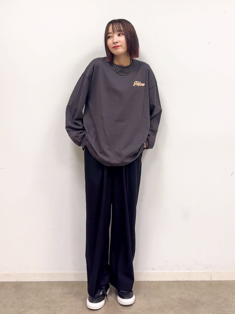 𝐜𝐡𝐢𝐤𝐚さんの「SHOO･LA･RUE｜グラフィックアソート BIGロンT」を使ったコーディネート