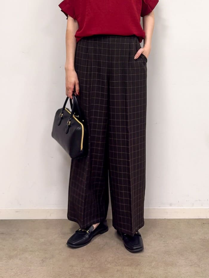 𝐜𝐡𝐢𝐤𝐚さんの「SHOO･LA･RUE｜【洗える】お袖のタックがアクセント インせず着られる さらさらドルマントップス」を使ったコーディネート