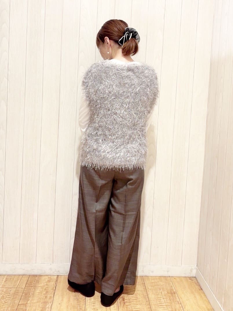 あいこさんの「SHOO･LA･RUE｜【S-LL/洗濯後しわになりにくい】ゴールドパーツできれい見え 麻調タックワイドパンツ」を使ったコーディネート