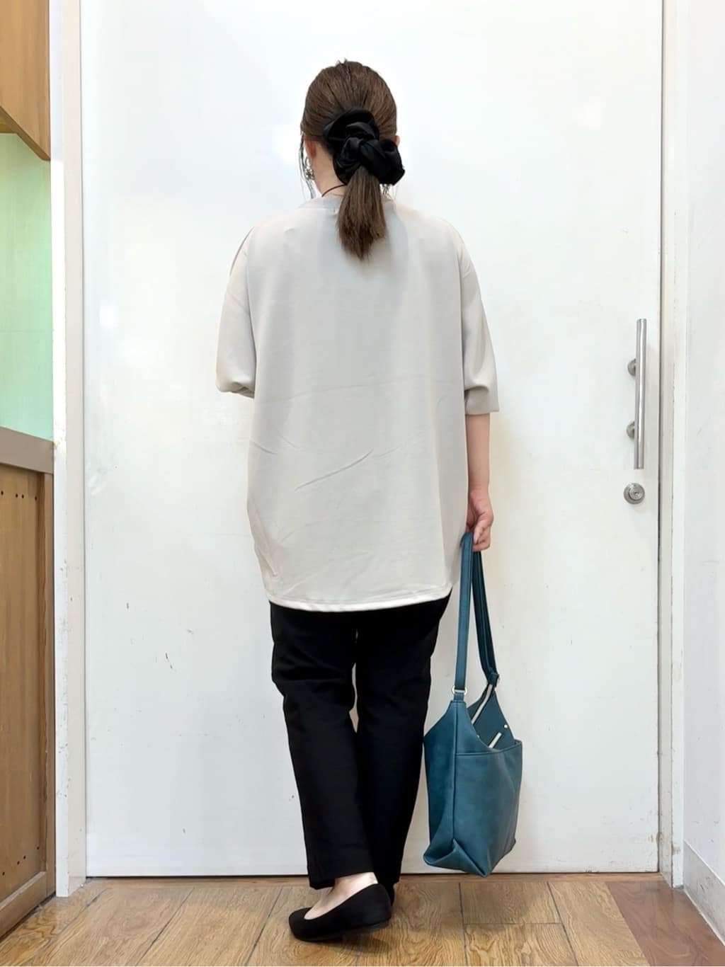 だいわさんの「SHOO･LA･RUE｜【洗える/S-LL/美脚シルエット】ハイパーストレッチ テーパードパンツ」を使ったコーディネート