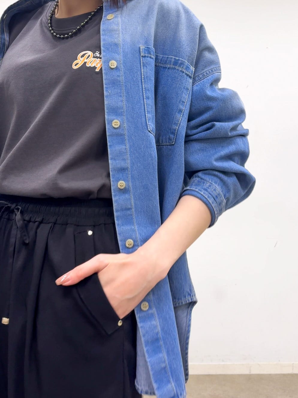𝐜𝐡𝐢𝐤𝐚さんの「SHOO･LA･RUE｜グラフィックアソート BIGロンT」を使ったコーディネート