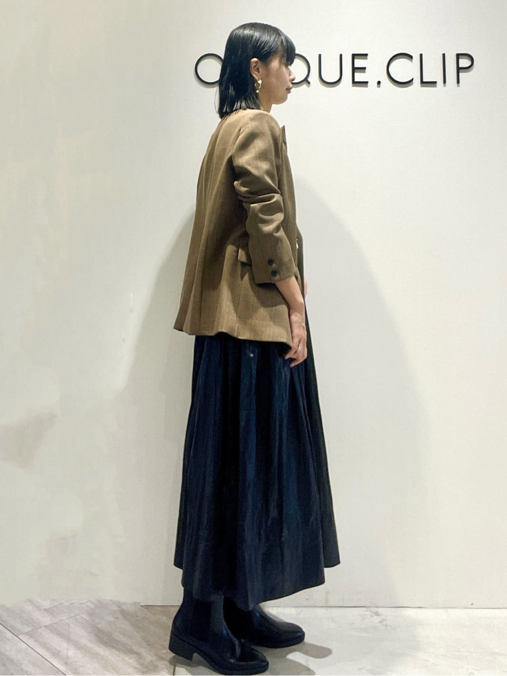 あいさんの「OPAQUE.CLIP｜メタリック刺繍ロゴTシャツ【接触冷感／洗濯機洗い可】」を使ったコーディネート