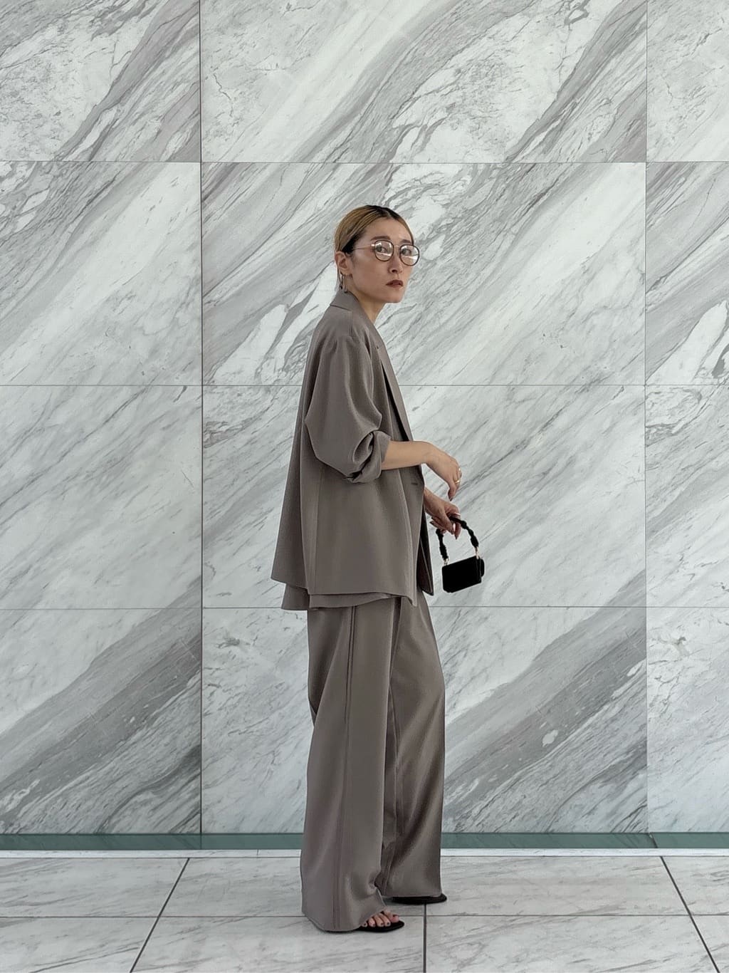 kotakiさんの「INDIVI｜Comfy SET UP｜ペプラムイージージレ【セットアップ対応】」を使ったコーディネート