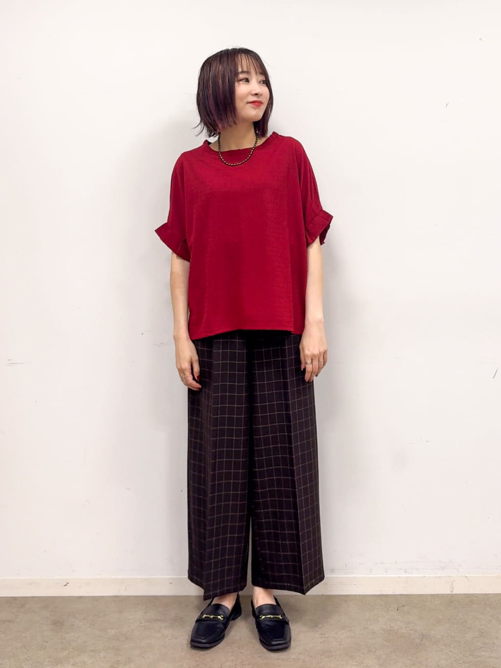 𝐜𝐡𝐢𝐤𝐚さんの「SHOO･LA･RUE｜【洗える】お袖のタックがアクセント インせず着られる さらさらドルマントップス」を使ったコーディネート