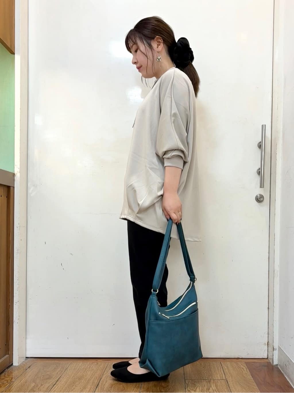 だいわさんの「SHOO･LA･RUE｜【洗える/S-LL/美脚シルエット】ハイパーストレッチ テーパードパンツ」を使ったコーディネート