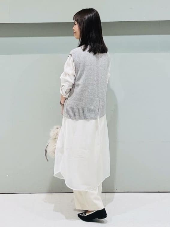 makiさんの「UNTITLED｜【ニットと重ね着に/前開きボタン】シアーロングシャツ」を使ったコーディネート