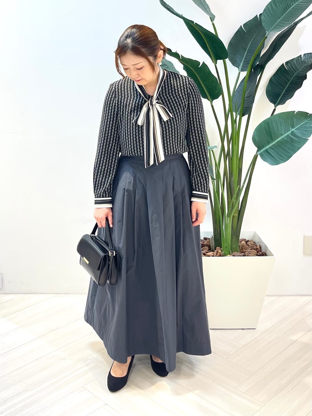 Tomoさんの「UNTITLED｜【手洗い可／日本製】チェーン柄ブラウス」を使ったコーディネート