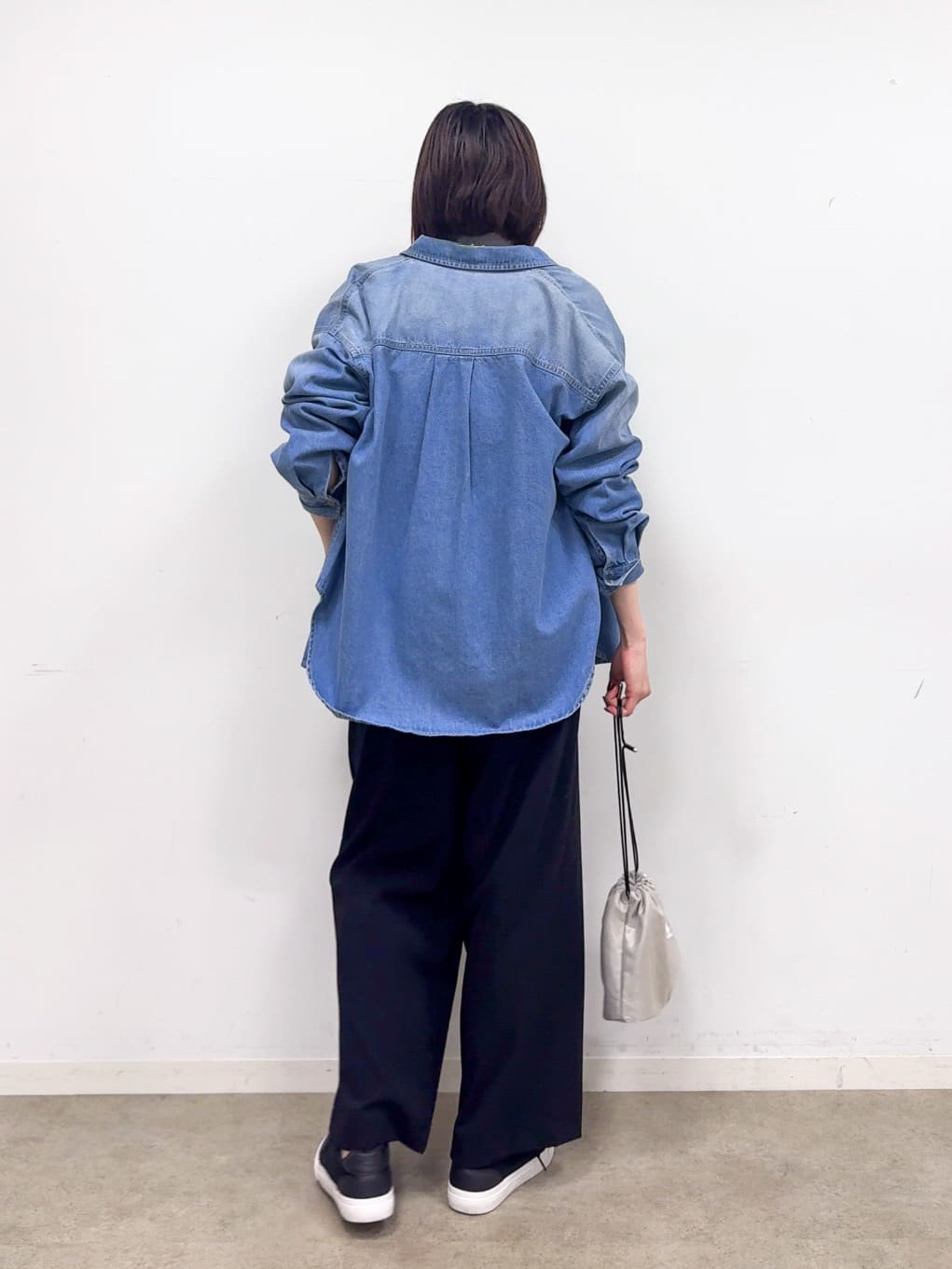 𝐜𝐡𝐢𝐤𝐚さんの「SHOO･LA･RUE｜グラフィックアソート BIGロンT」を使ったコーディネート