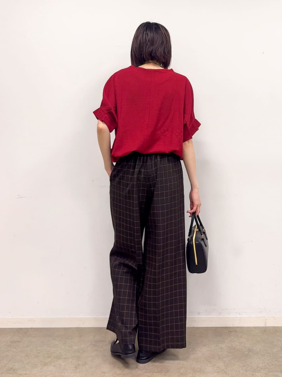 𝐜𝐡𝐢𝐤𝐚さんの「SHOO･LA･RUE｜【洗える】お袖のタックがアクセント インせず着られる さらさらドルマントップス」を使ったコーディネート