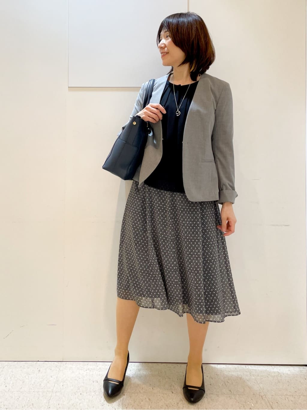 めいさんの「Reflect｜【一枚着で着映え◎／ジャケットのインナーにも】フロント開きブラウス」を使ったコーディネート