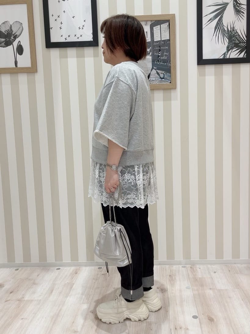 ma_miさんの「SHOO･LA･RUE｜【2点セット】ハーフスリーブミニ裏毛プルオーバー＆レースタンクトップセット」を使ったコーディネート