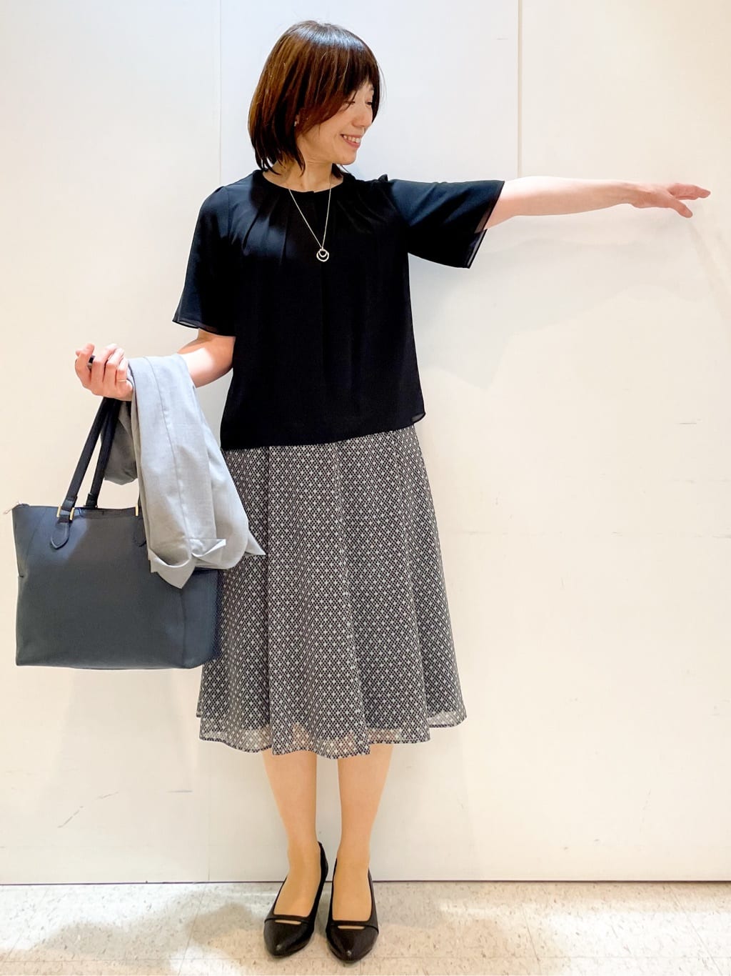 めいさんの「Reflect｜【一枚着で着映え◎／ジャケットのインナーにも】フロント開きブラウス」を使ったコーディネート