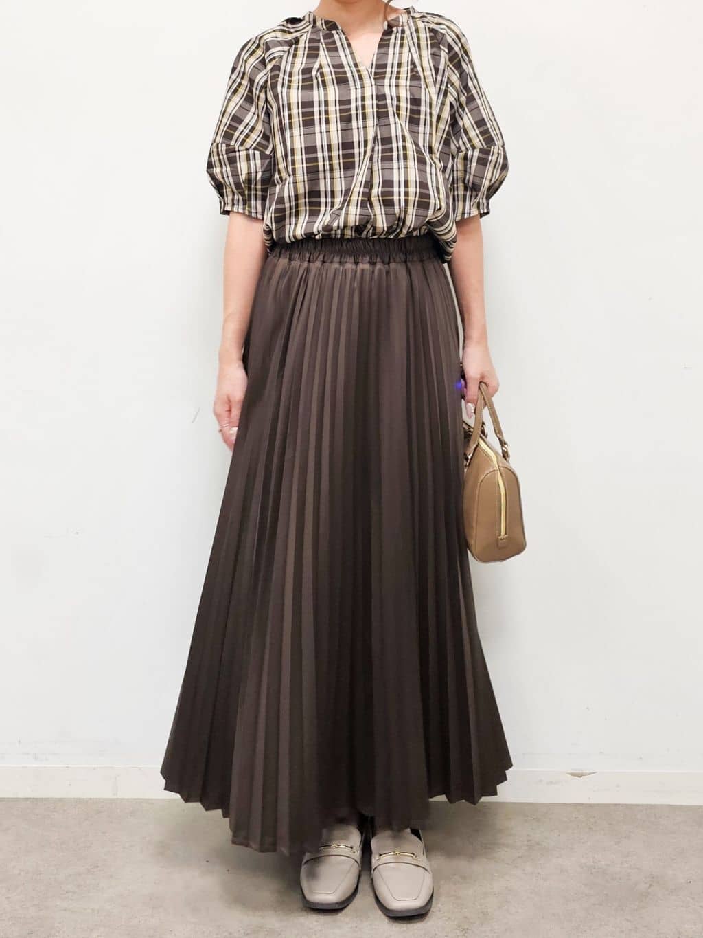 ゆゆさんの「SHOO･LA･RUE｜【S-LL/洗濯後しわになりにくい】ランタンスリーブで女性らしく 5分袖スキッパーブラウス」を使ったコーディネート