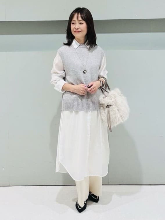 makiさんの「UNTITLED｜【ニットと重ね着に/前開きボタン】シアーロングシャツ」を使ったコーディネート