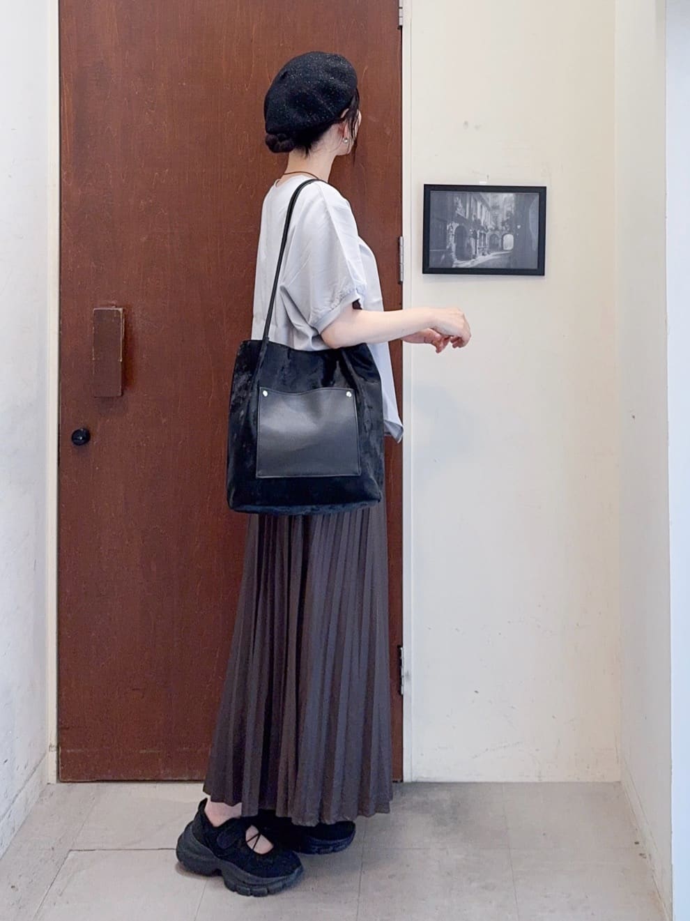 𝐇𝐢𝐫𝐨𝐦𝐢さんの「SHOO･LA･RUE｜【ひんやり/洗濯後しわになりにくい】リブ切り替えドルマンブラウス」を使ったコーディネート