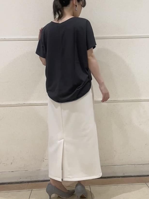 watanabeさんの「UNTITLED｜【接触冷感/洗える】Vネックコットンプルオーバー」を使ったコーディネート