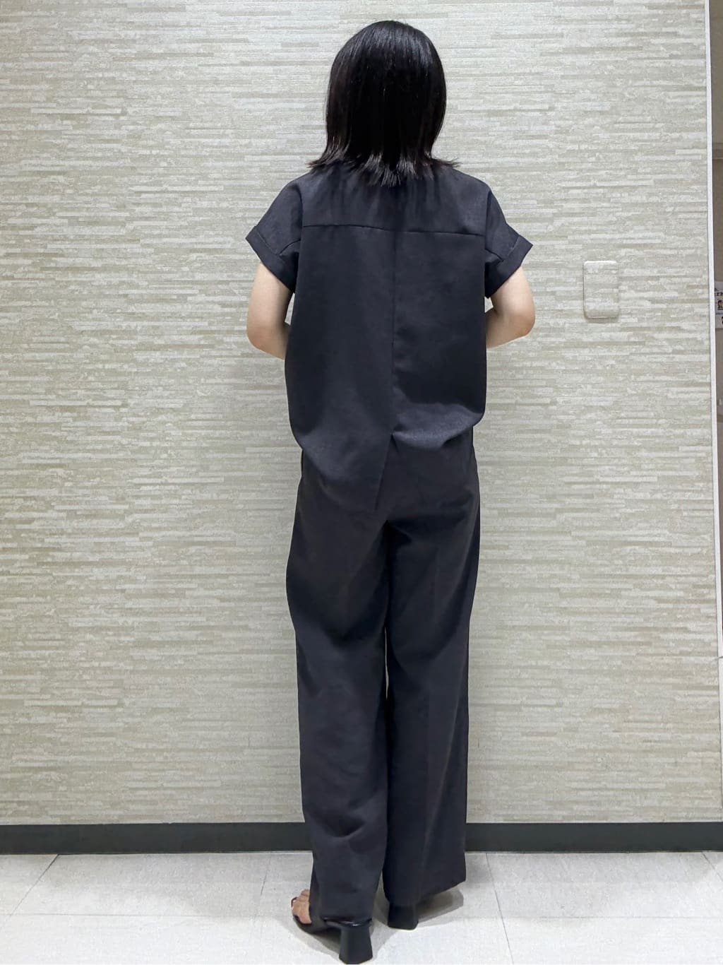Kataさんの「UNTITLED｜【セットアップ可/はっ水/通勤】リラククール 半袖ブラウス」を使ったコーディネート