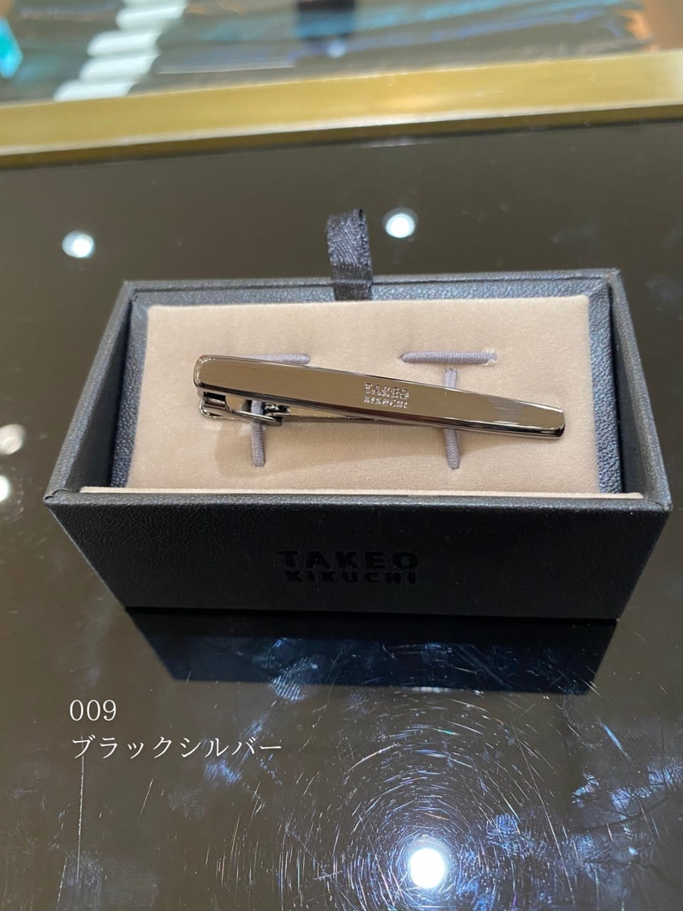 小南大和さんの「TAKEO KIKUCHI｜テーパードタイバー ー 日本製の洗練された真鍮タイバー」を使ったコーディネート