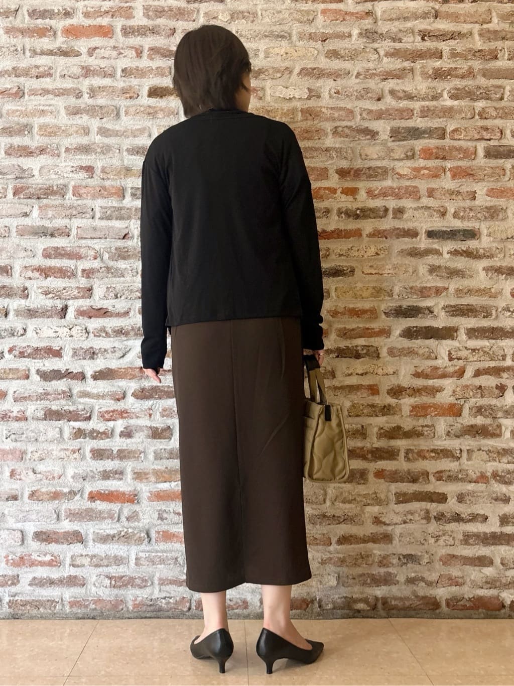 しばさんの「THE SHOP TK｜シアーフライスVカーデ」を使ったコーディネート