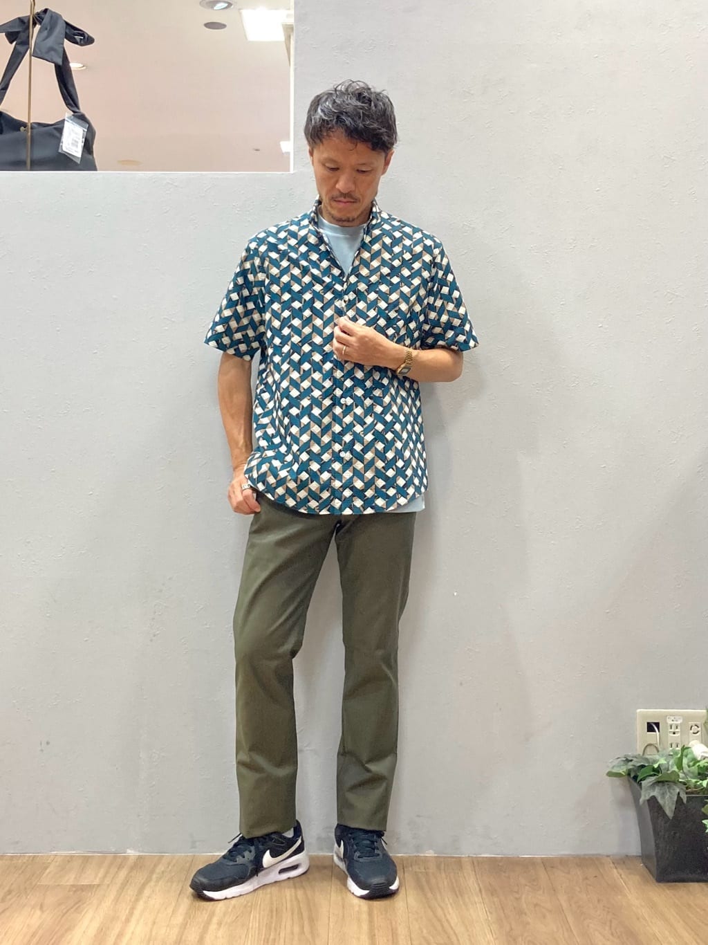 シュンさんの「TAKEO KIKUCHI｜【COOL CITY WEAR】籠目アート柄 サッカーシャツ /通気性」を使ったコーディネート