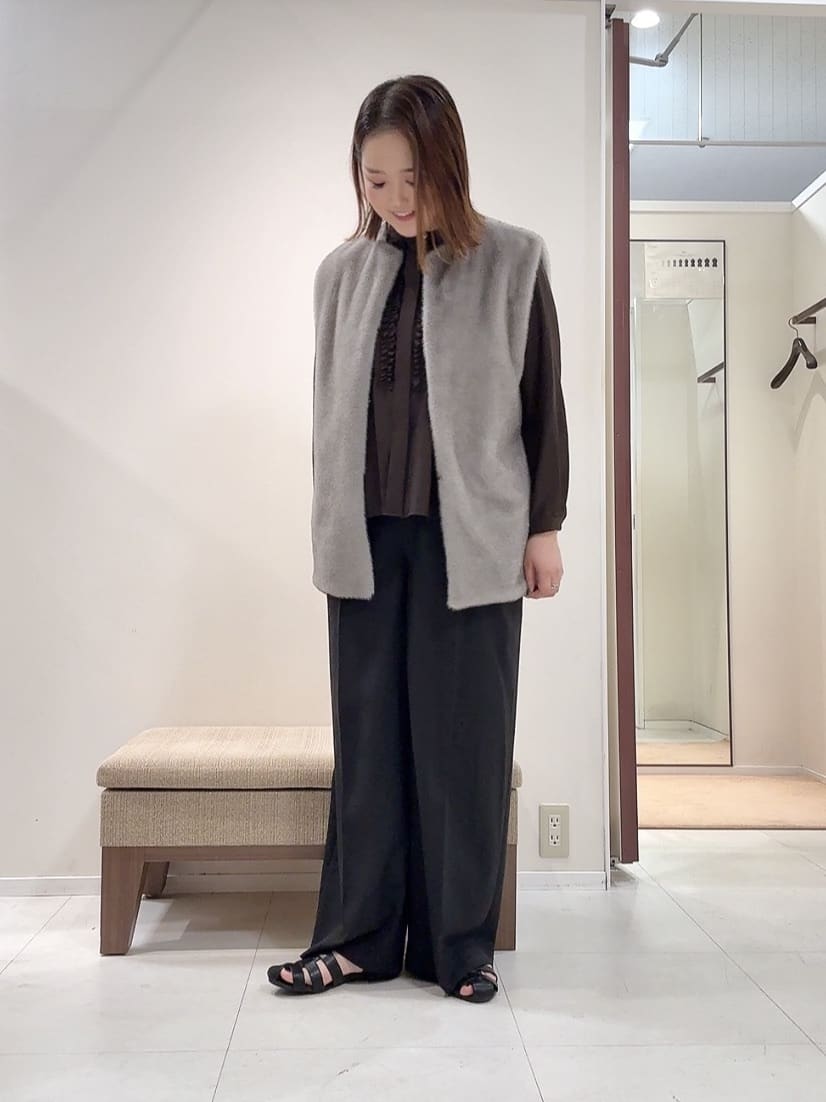 YUIさんの「UNTITLED｜【トレンド/ジレ】フェイクファーベスト」を使ったコーディネート