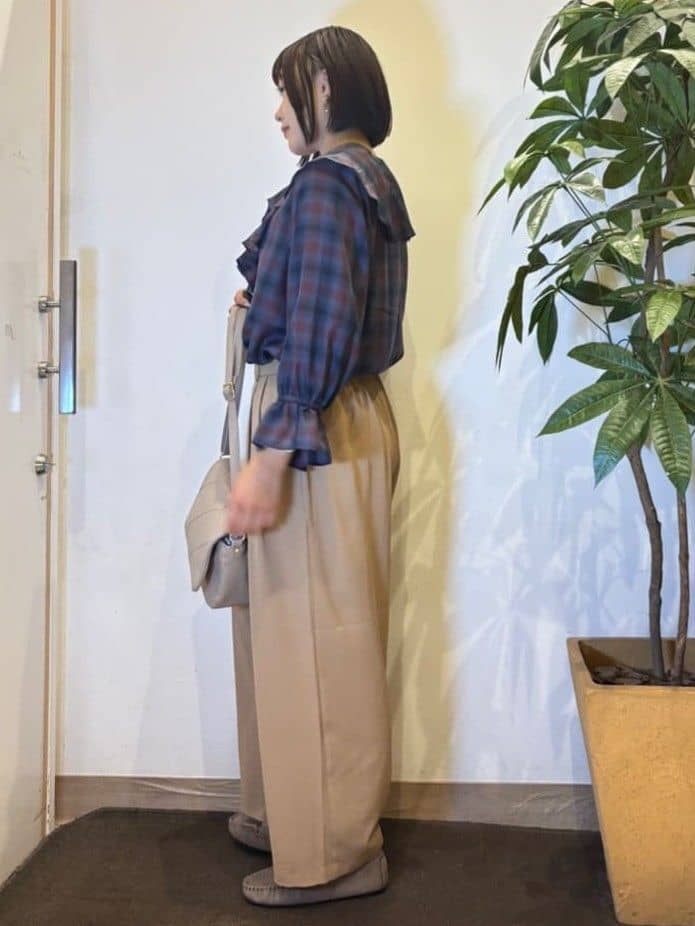 TOWAさんの「SHOO･LA･RUE｜【S-LL】腰まわりや太ももを自然にカバー タックワイドパンツ」を使ったコーディネート