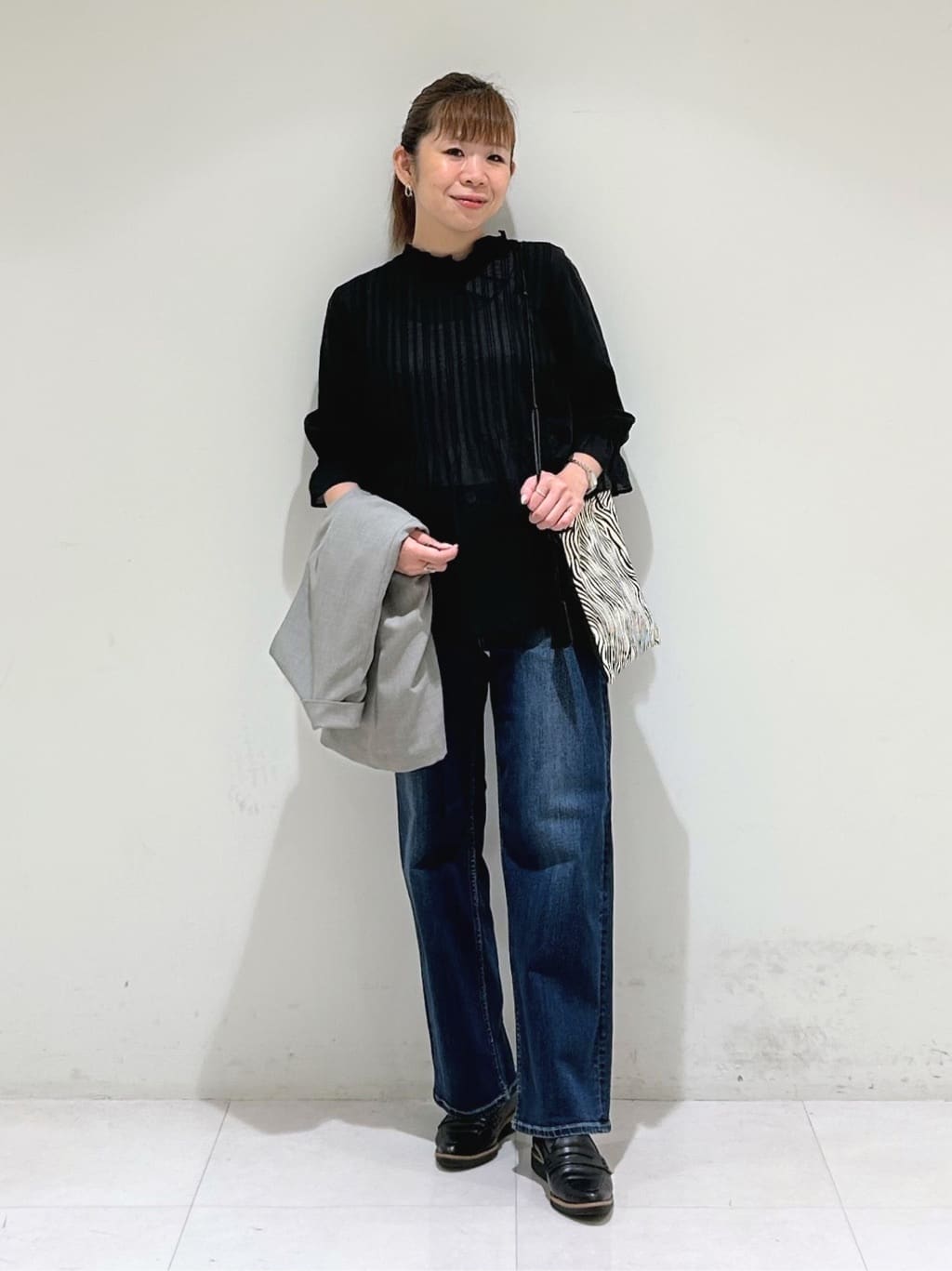 tsuyuさんの「INDIVI｜【セットアップ可能】凹凸ストレッチ素材テーラードカラージレジャケット」を使ったコーディネート