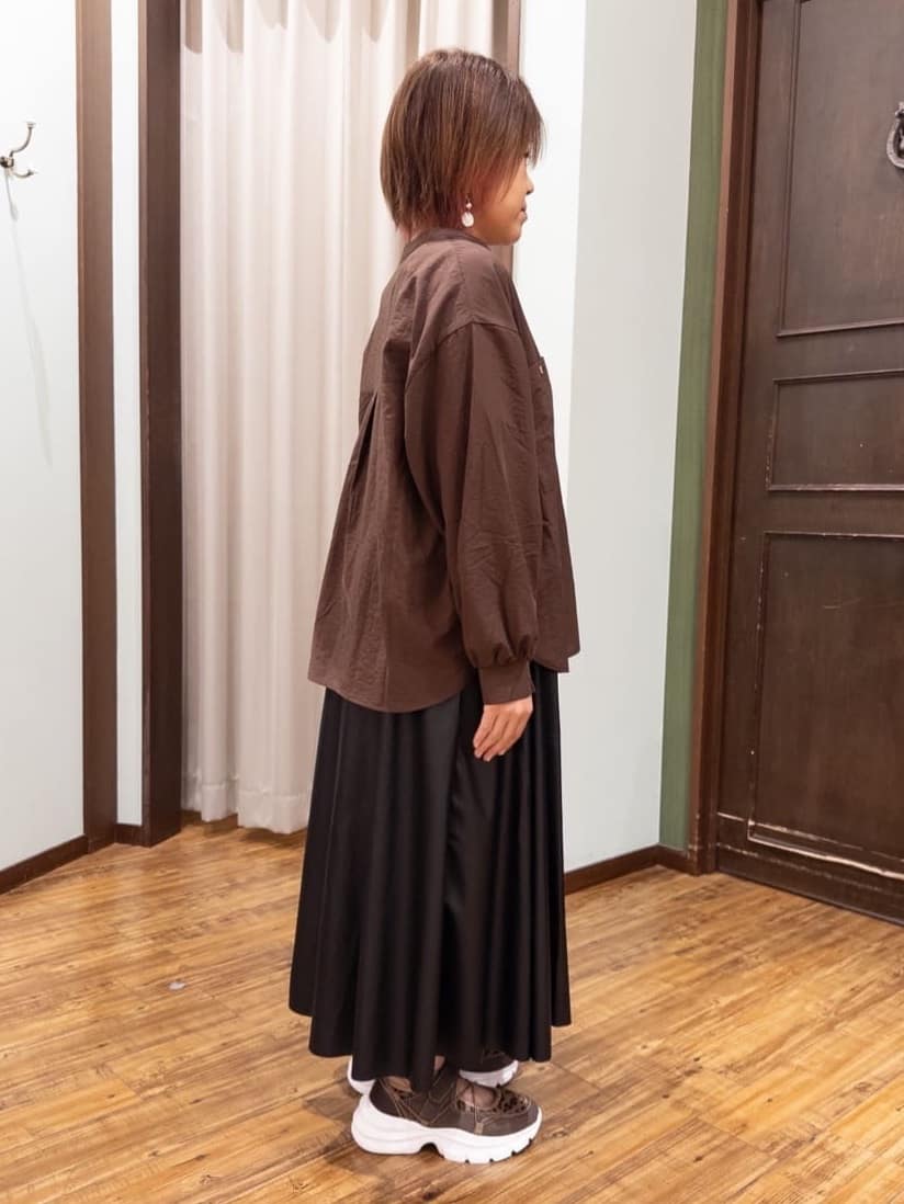 みかりん さんの「SHOO･LA･RUE｜【洗濯機可】羽織りにもなる ビックポケットVネックシャツ」を使ったコーディネート