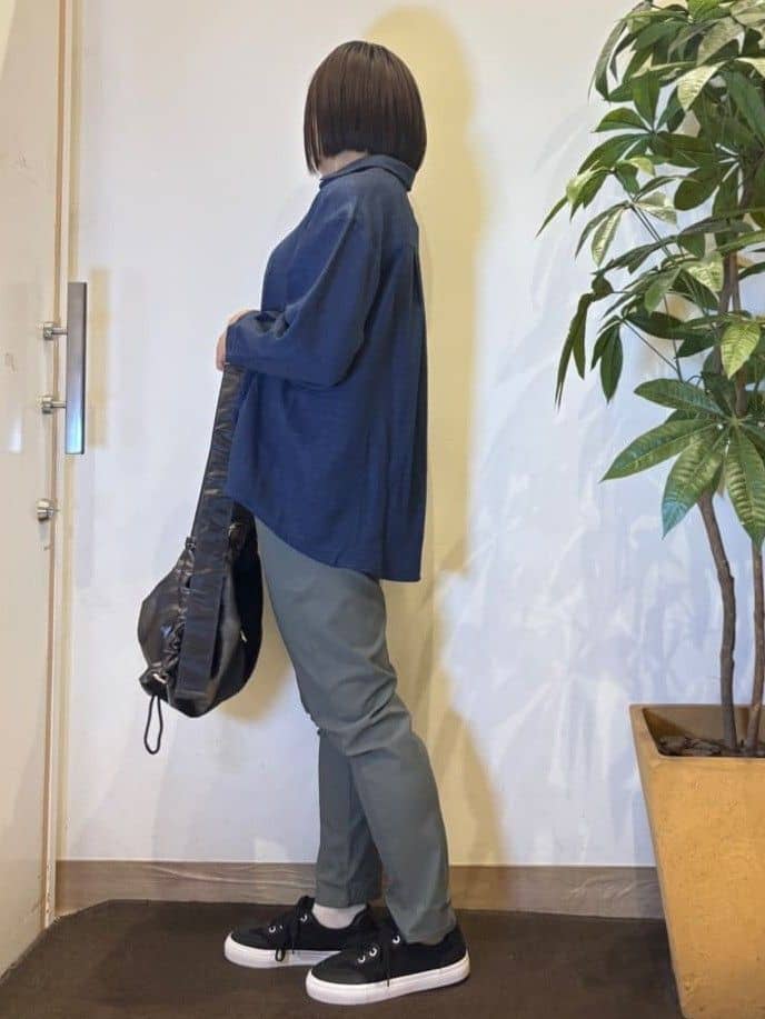 TOWAさんの「SHOO･LA･RUE｜【S-LL】インせず着られる デニムライク前開きブラウス」を使ったコーディネート