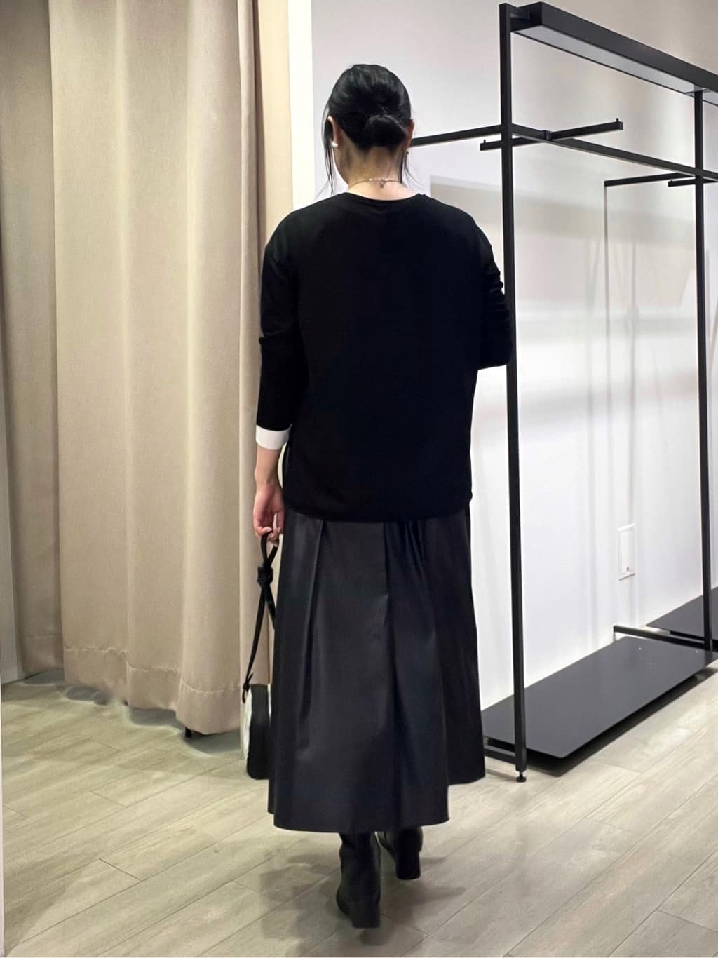 TOMOMIさんの「INDIVI｜ストレッチシアーロングTシャツ」を使ったコーディネート